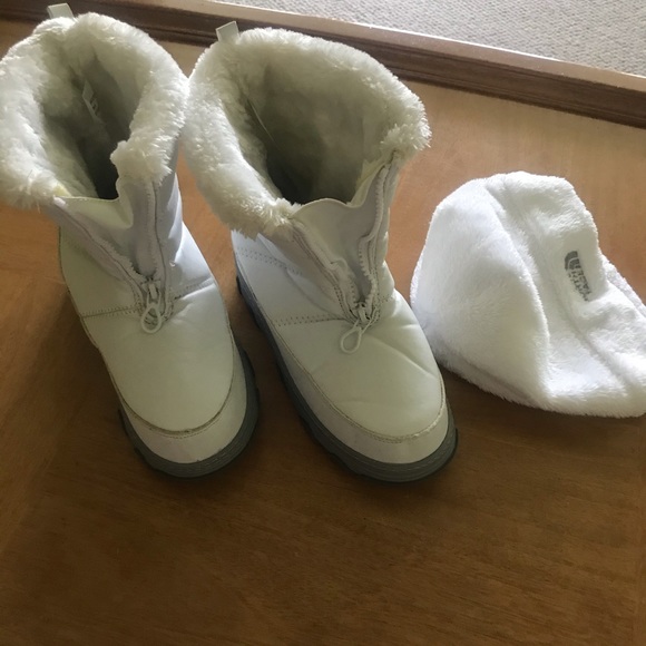 Khombu Girls Sze 2 White Snow Boot &North Face Hat - Picture 5 of 16